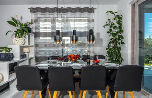 Luxury White Sails Villas with a Multi Sport Court and Sea View - Photo 73