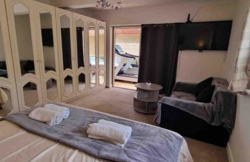3 Bedroom Bungalow with great Sea Views, Private Hot Tub & Gardens - Foto 6