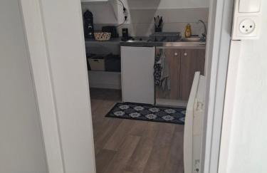 Charmant studio RDC avec terrasse, parking & cuisine équipée - Foto 7