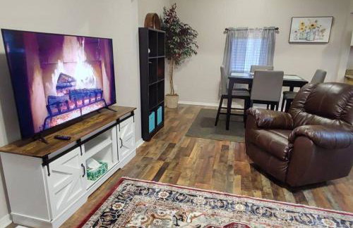 Downtown Charm Two Bedroom Home - Foto 19