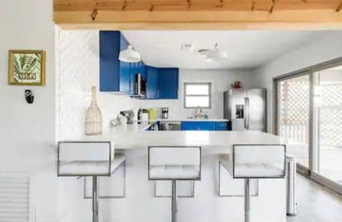 Beach House with Huge Deck and Great Views - Photo 11