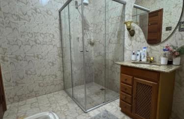 Charming Colonial Countryside Home with Wifi - Foto 6