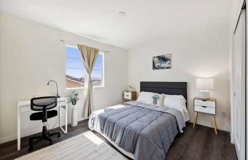 Entire Private Home with 5 Bedrooms 3 Bathrooms, 3000 sqft, Gated Yard, Garage, Nice View, Available Now - Foto 13