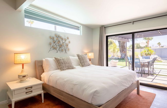 Lux Desert Retreat 4BR Pool Spa Stunning Views - Photo 35