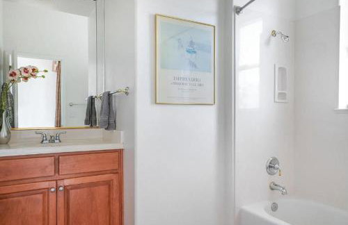 Spacious 3BR Villa w Mountain Views, 2 Patios & Private Garage Near Scottsdale - Foto 16