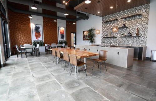 Luxury Condos at Anton Menlo w Pool & Amenities - Photo 35