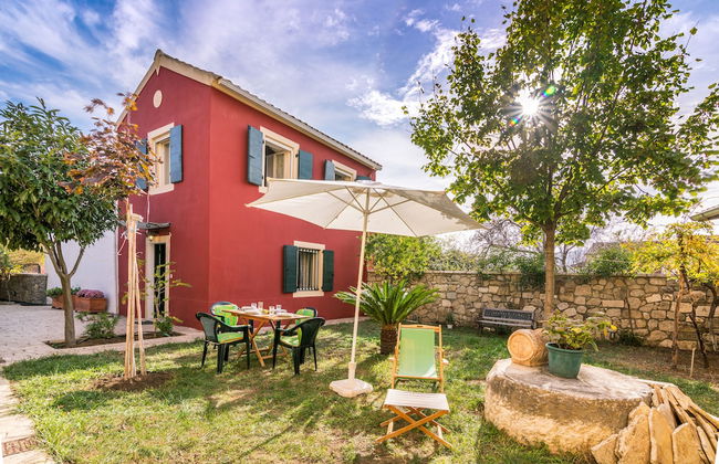 Traditional Rustic Maisonette By Konnect - Photo 1