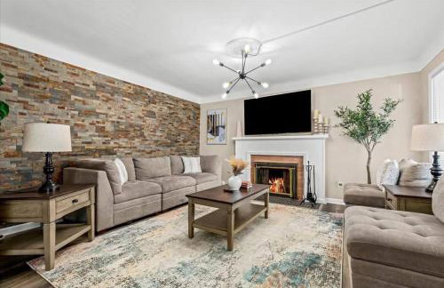 Newly Renovated 4 Bedroom 2 Bath Downtown Dearborn - Foto 1