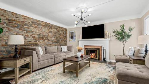Newly Renovated 4 Bedroom 2 Bath Downtown Dearborn - Foto 1