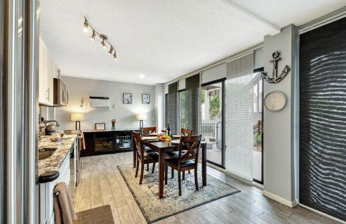 Exquisite Lakefront Pool House Awaits Pool 10 PPL - Foto 26