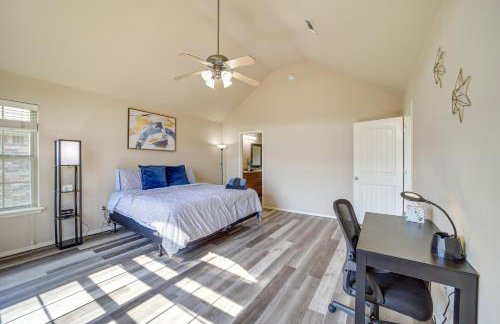 Central Bentonville Home with Fenced Yard! - Foto 12