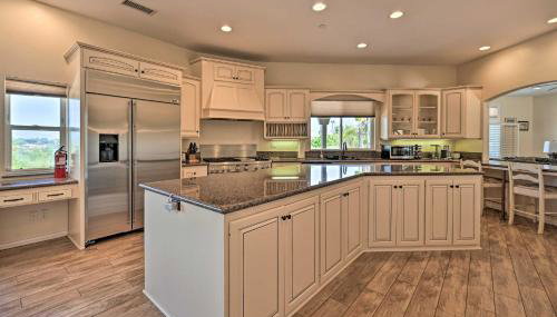 Luxe Vista Getaway with Private Pool and Hot Tub! - Foto 2