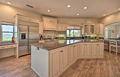 Luxe Vista Getaway with Private Pool and Hot Tub! - Foto 2