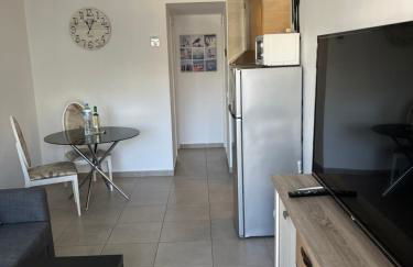 Luxury Apartment - Photo 5