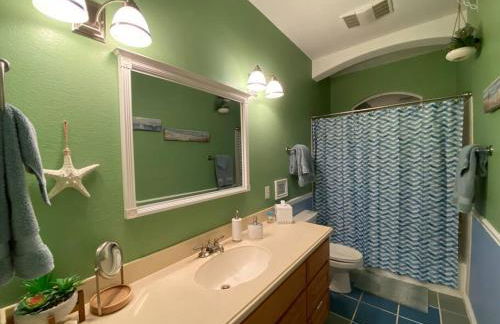 Luxury Lake House w/ Heated Pool & Multiple Spas - Foto 36