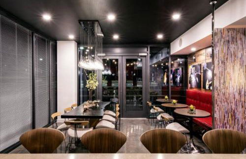 The Luxe -Highrise, Balcony, Year-round Pool, City View! - Foto 19