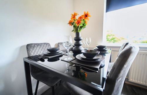 Modern 3 Bedroom Apartment - Photo 32