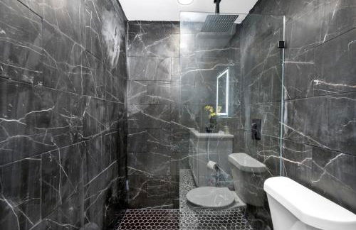 Cozy 1BR King Bed with Pool and Free Park - Foto 16