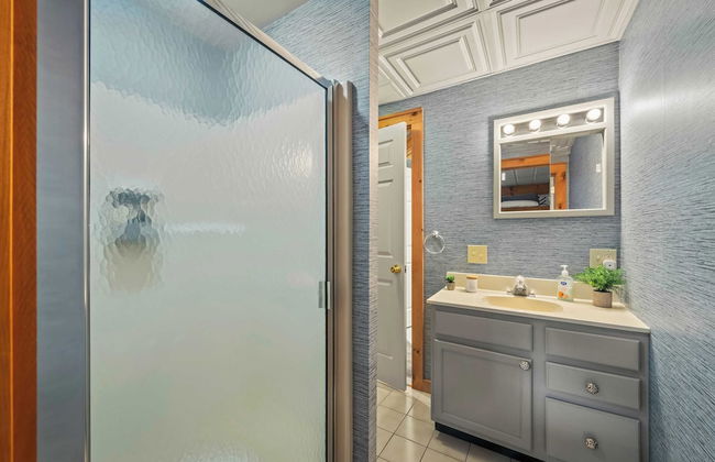 Mountain Escape With Game Room, Balcony & Stunning Views in the Poconos Christina - Foto 37