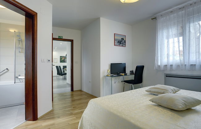 Modern Holiday Home With Pool in Bratulici - Foto 14