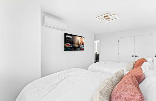 Modern 3BR Apt Near EWR, MetLife & NYC - Photo 14