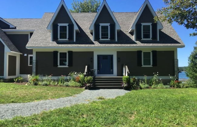 Clamshell By The Sea - Photo 1