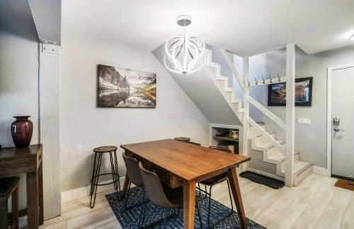 Guest Favorite Spacious Remodeled 2 Bdrm 2 Ba Mountain Views - Photo 28