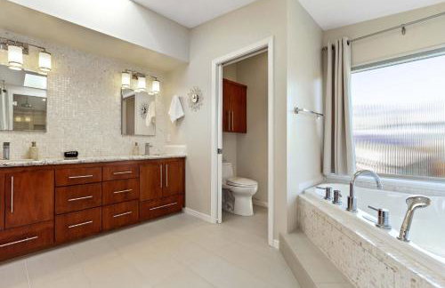 Breathtaking Views of the Pacific Ocean Rooftop Balcony Gourmet Kitchen and Hot Tub overlooking Golf Course - Foto 21