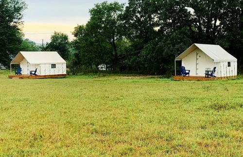 Fantastic Safari Tent Rental Ideal for Glamping in Missouri - Foto 3