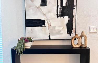 Quiet Community, Stylish Escape - Photo 16