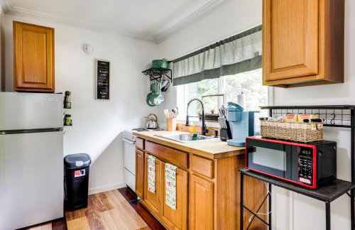 Tiny Woodland Cottage Retreat with Yard in Pelkie - Foto 2