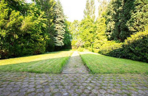 Tolstov House - Freistehendes 9 Zimmer Haus mit großem Garten - Photo 46