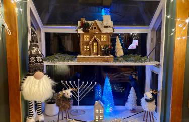 Modern Peaceful Nordic Cabin Near Lake with Pickleball-Basketball Court - Foto 11