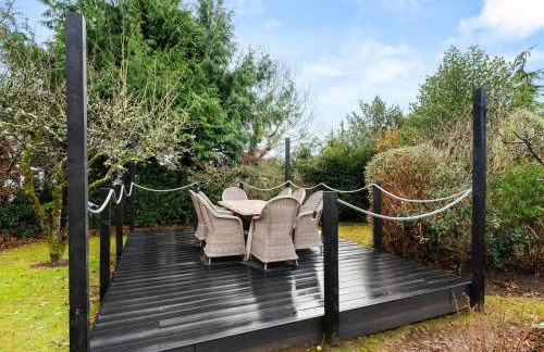 Rosebank House - 12 Guests, 6 Ensuite Bedrooms, EV point, Games Rooms, Wood Burner, Pet Friendly! - Photo 11