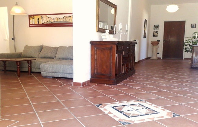 Villa In Lucca Placed in a Residential Area, all Services Nearby - Foto 12