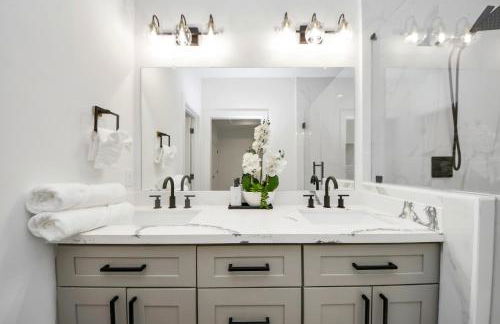 NEW! The Brandōn - Upscale Manor - Garage - Near Medical Center & NRG - Foto 13