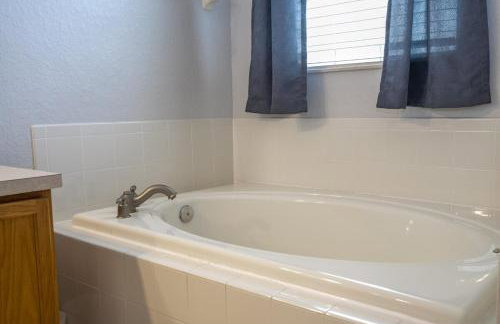 Cozy 4Bd Home Pool & Hot Tub at Trafalgar Resort - Foto 28