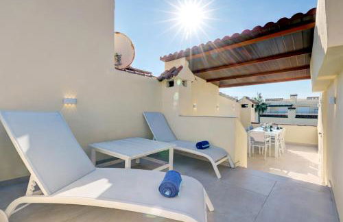 Luxury modern beachfront 3 bed gated community townhouse with pool, sun terrace, sea views close to all amenities - Photo 21