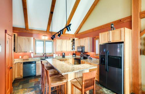 Lake View Champlain Home with Hot Tub and Sauna! - Foto 7