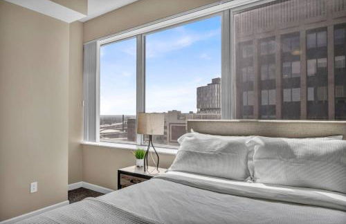 21st Floor Penthouse | Amazing Views of Downtown! - Photo 25