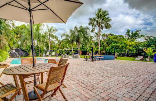 Breathtaking Pool Home and Backyard by Wilton Mnrs - Foto 23