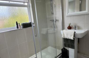 Spacious house for 7 - Ideal for Solihull NEC - Work and Family Groups - Photo 11