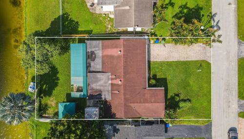 Private Lakefront Home in Miami/Pembroke - Photo 3