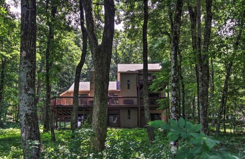 Bright Wintergreen Resort Home Deck and Grill! - Foto 36