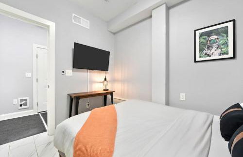 HostWise Stays - The Charlotte - Rooftop patio, Garage Parking, Prime Location, Large 3 Story Home - Foto 17