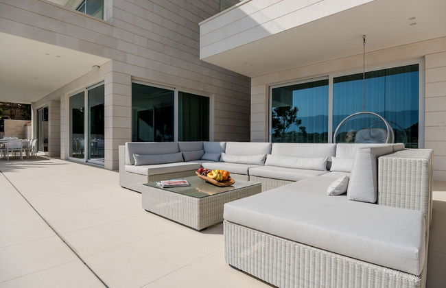 Beachfront Villa Seven Sins with Pool - Foto 47