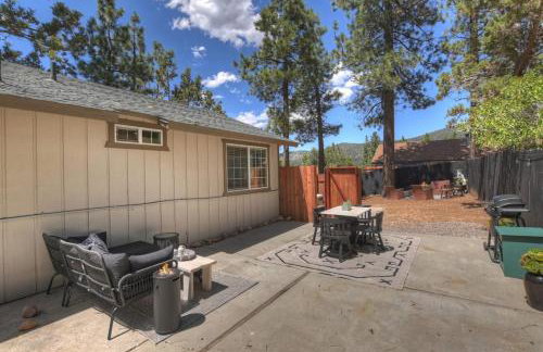 Bear Cub Cottage in Big Bear w/ HotTub & Firepit - Photo 62