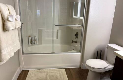 Cozy 2 Bedroom 2 Bathroom Condo with Pool, Gym, Spa - Foto 25