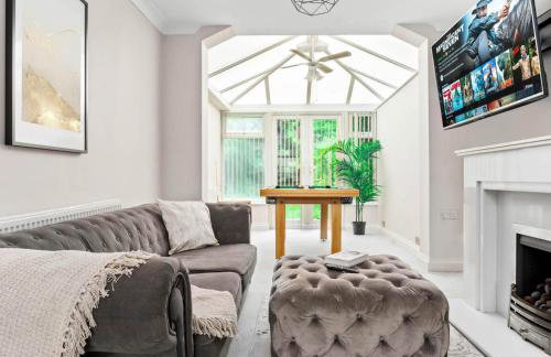 Stylish 3 Bedroom House - Pool & Tennis Table - Garden - Off Street Parking 782S - Foto 1