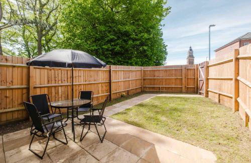 Modern and Comfortable Home away from Home - Photo 7